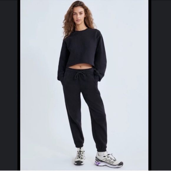Tna Cozy Fleece Boyfriend Sweatpants in Black - Picture 1 of 13